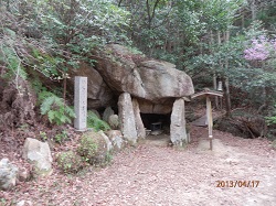 岩屋の祠.jpg