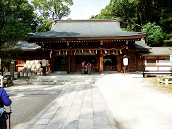 P9200089四条畷神社本殿.jpg