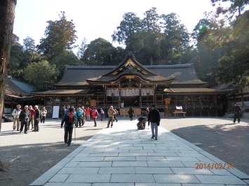 P2240011大神神社・拝殿.jpg