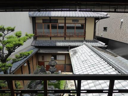 京町屋と中庭.jpg